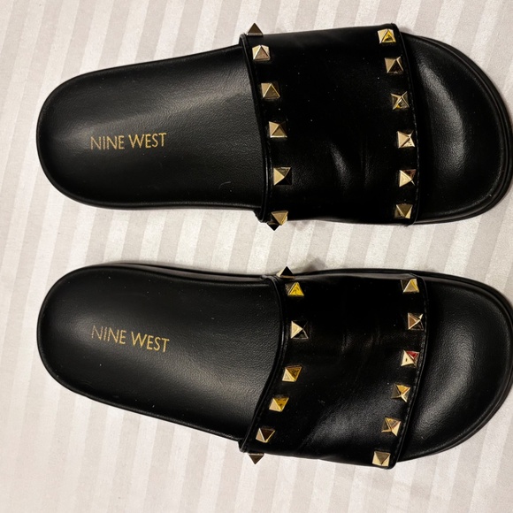 Nine West Slippers black with gold tone spiked size 7M - Picture 4 of 5